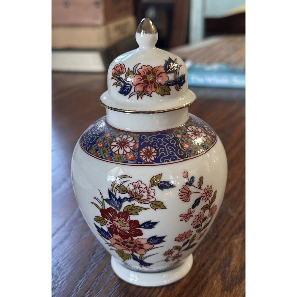Vintage Japanese Porcelain Ginger Jar Vase w/Lid Hand Painted Floral Design‎ - Picture 3 of 7